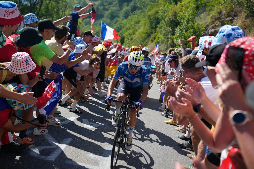 Dramatiske bilder: Tour de France-profil krasjet med bil
