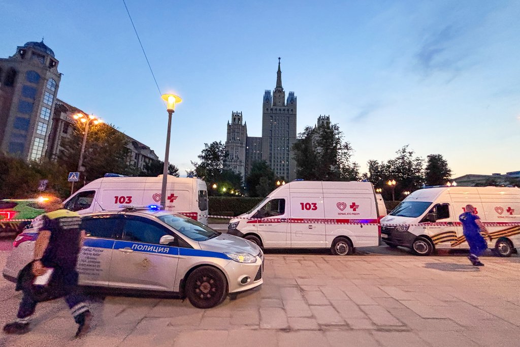 Tre personer drept og 15 skadet i eksplosjon på kafé i Moskva