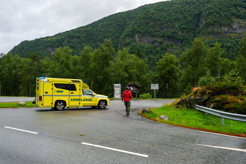 Alvorlig trafikkulykke på Voss – sju personer fraktet til sykehus