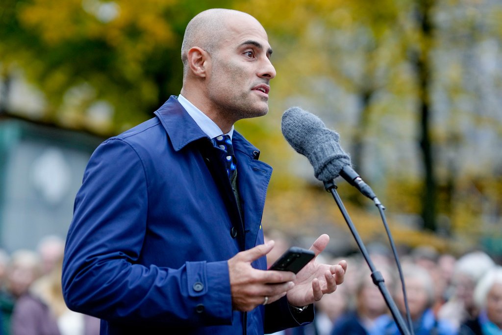 Høyre-topp Mahmoud Farahmand oppdaget ulovlig medlemskap i moské over flere tiår