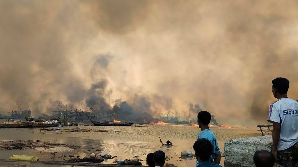 Over 30 drept i luftangrep mot marked i Myanmar